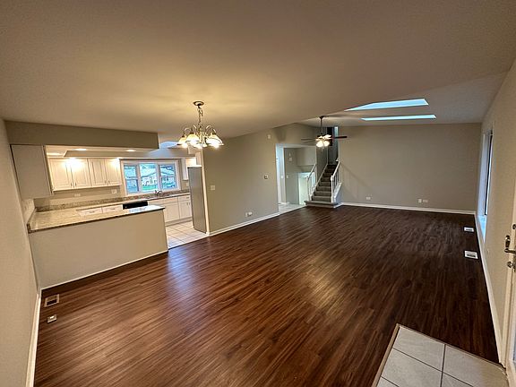 4th image of 15710 Laramie Ave
