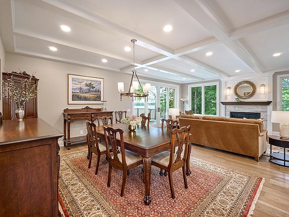 4th image of 3008 Pelican Point Cir
