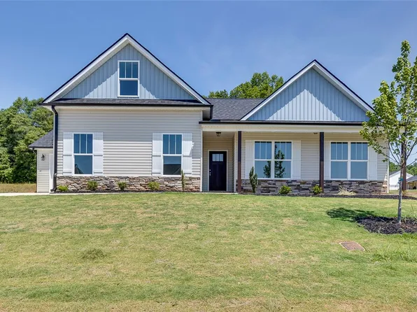 202 Legacy Ln, Pickens, SC 29671