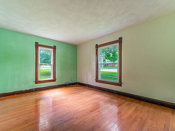 3rd image of 414 W Howard St