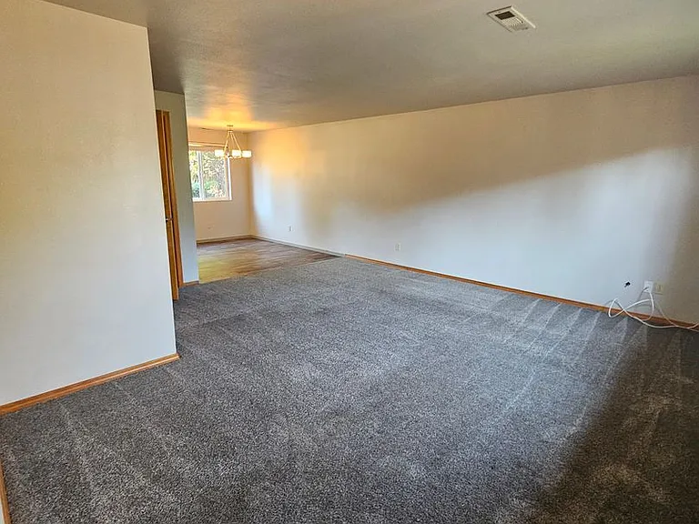 1822 NE Fairview Ave — Photo 5