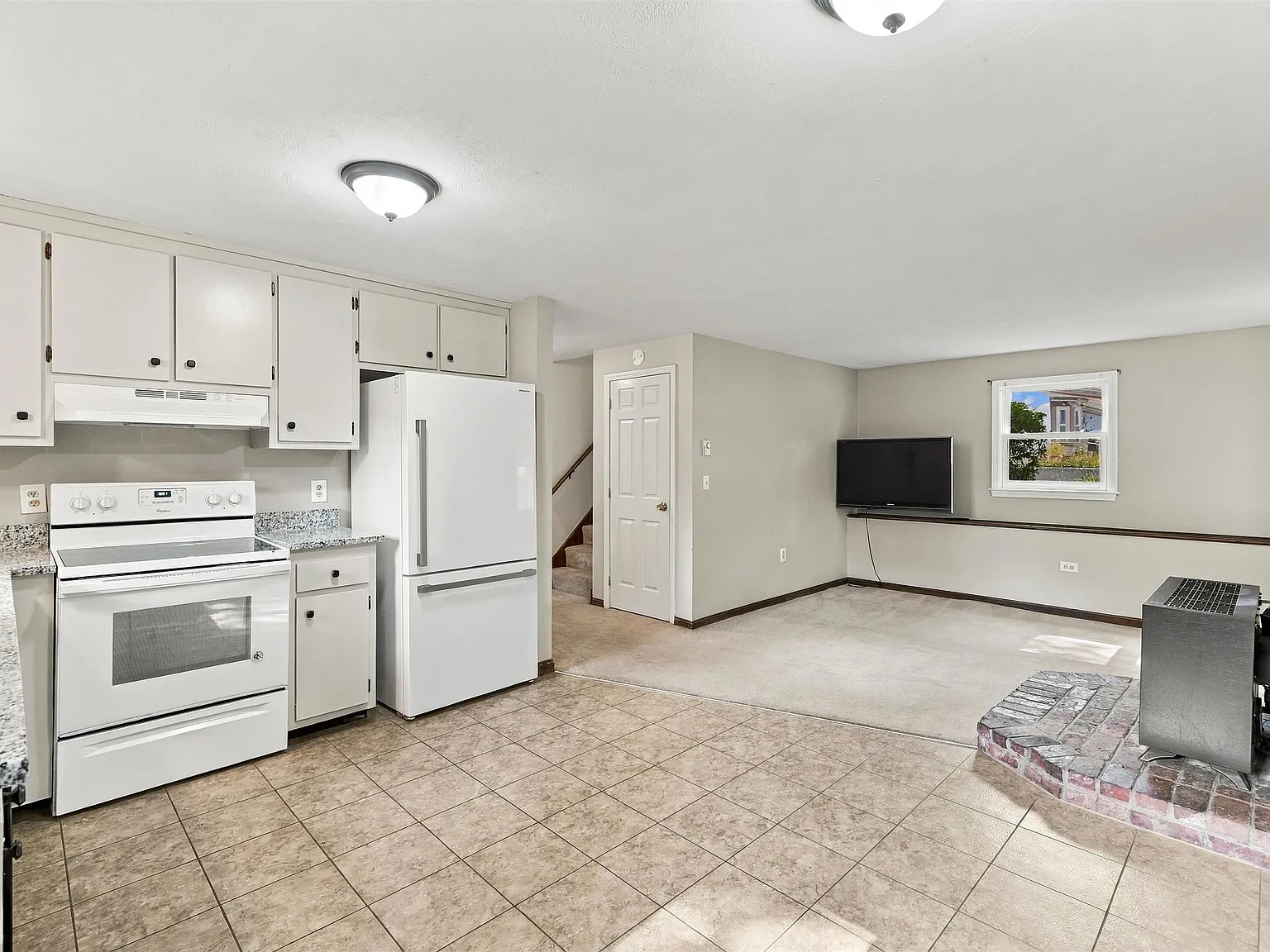 2 bed, 1.0 bath, 816 sqft, $1,995 — Photo 2