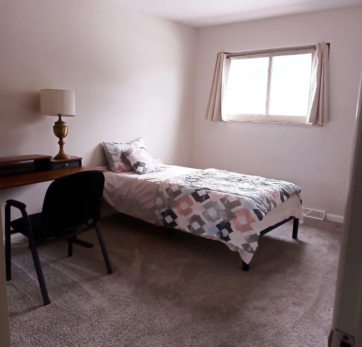 1 bed, 2019 sqft, $900 — Photo 1