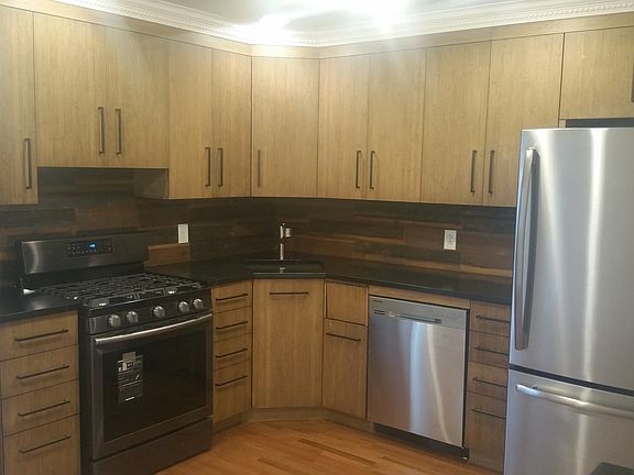 Kitchen w/ Crown Molding