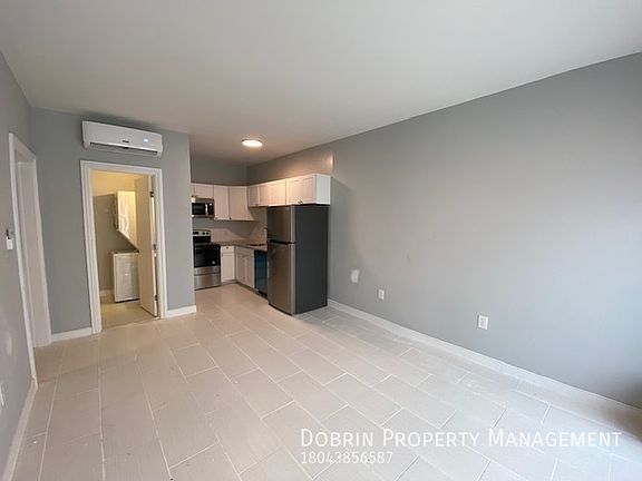3rd image of 4 W Cary St #2