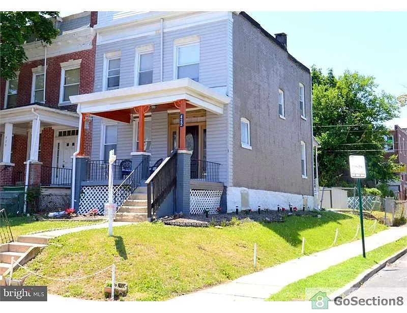 422 Lyndhurst St photo 1