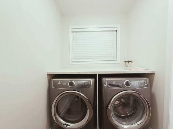 4 bedroom rental in Surrey — photo 4