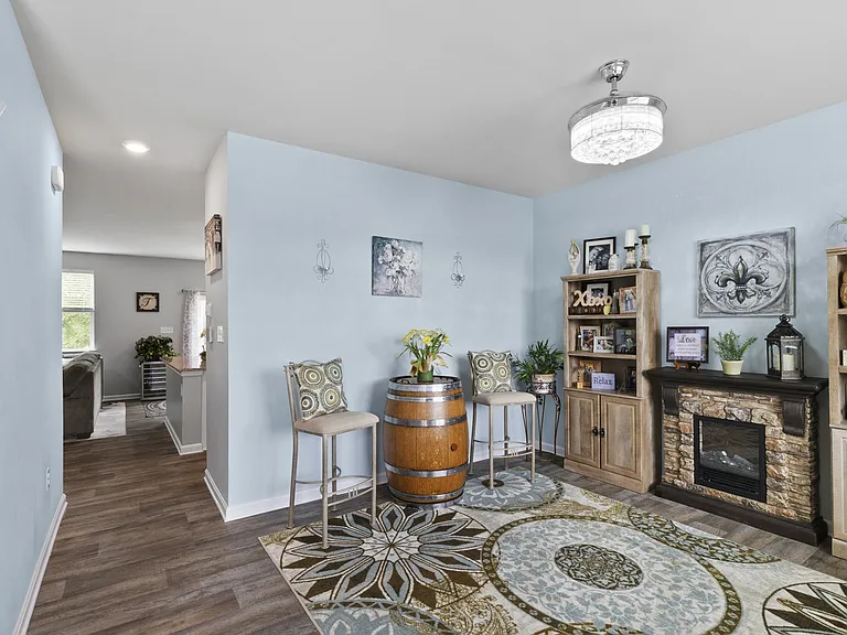 20576 Smithfield Cir — Photo 2