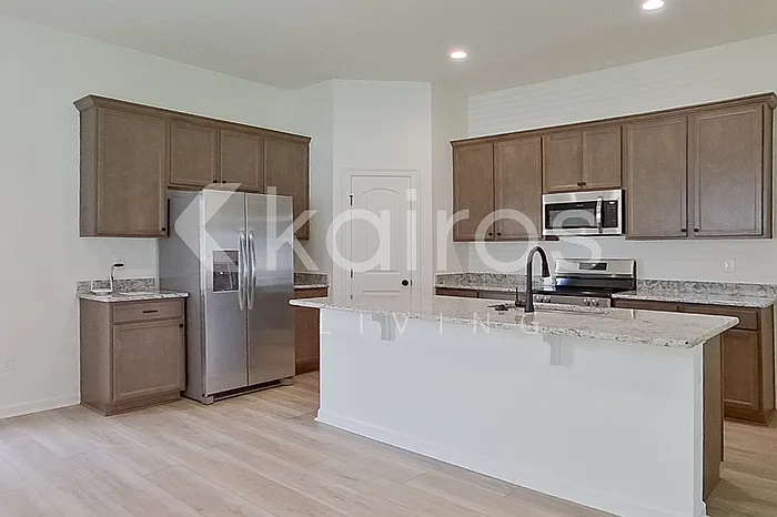 4 bed, 2.0 bath, 1653 sqft, $2,025 — Photo 4