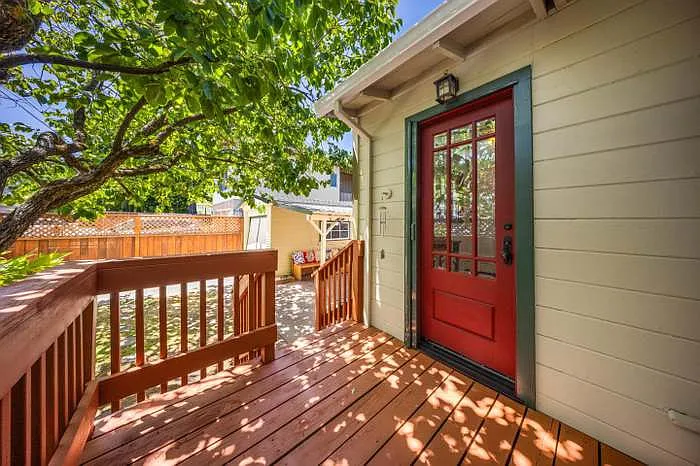 303 Highland Ave — Photo 2