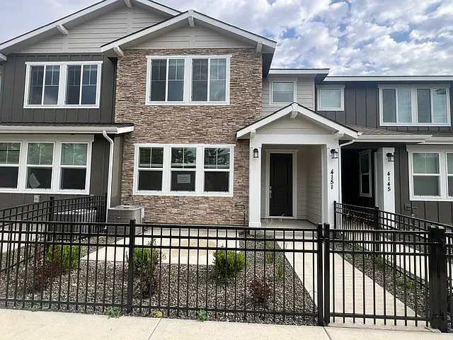 3 bed, 2.5 bath, 1879 sqft, $2,450 — Photo 1