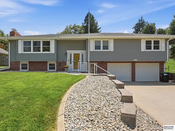 12073 Westover Rd, Omaha, NE 68154