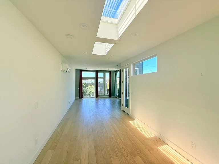 722 Summit Ave E — Photo 3