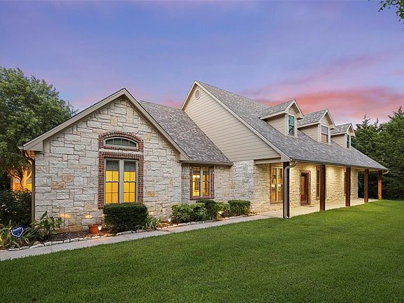 3rd image of 309 Lopez Dr