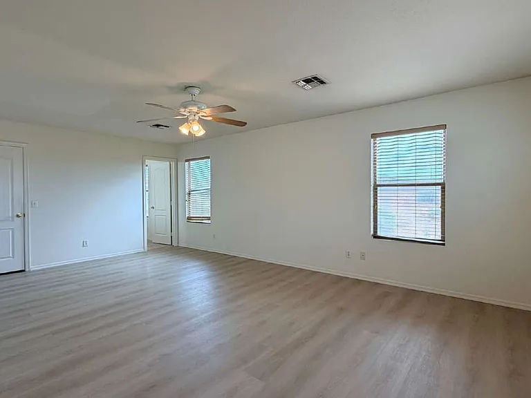 571 E Reflection Pl — Photo 11