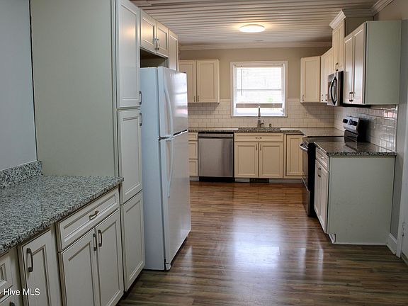 3rd image of 704 Forest Road