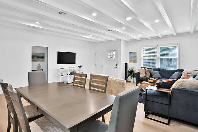 44 Highland Blvd — Photo 2