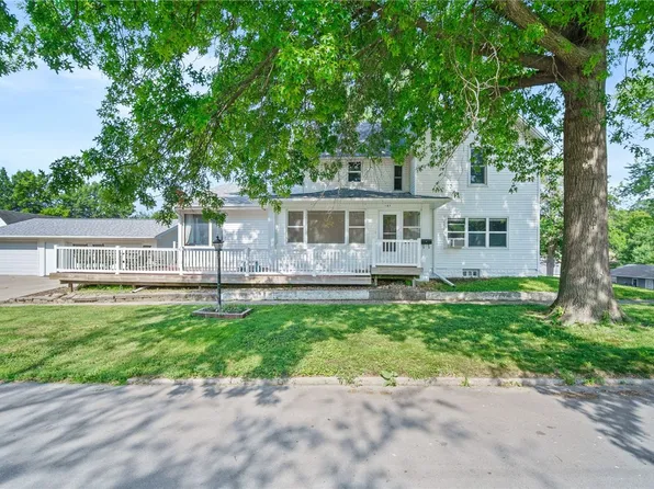 107 N 9th St, Guthrie Center, IA 50115