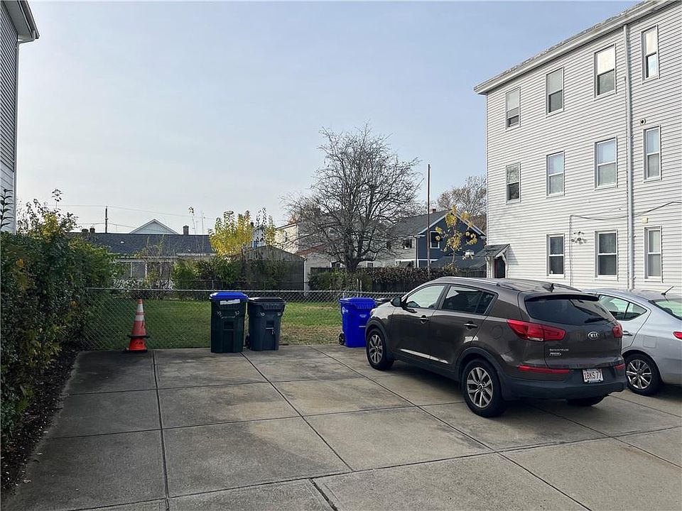 2nd image of 32 Grosvenor Ave
