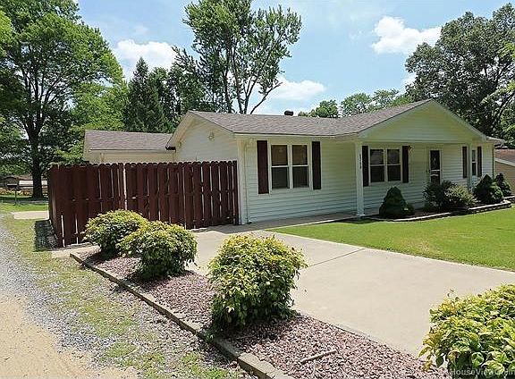 4th image of 1760 Oakley Dr