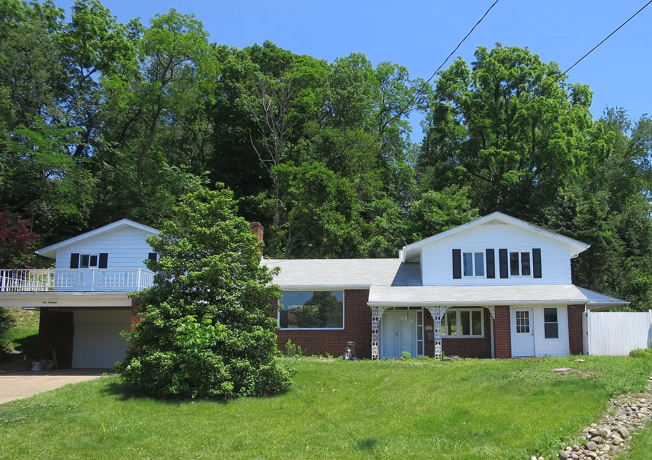 1013 Royal Ct photo 1