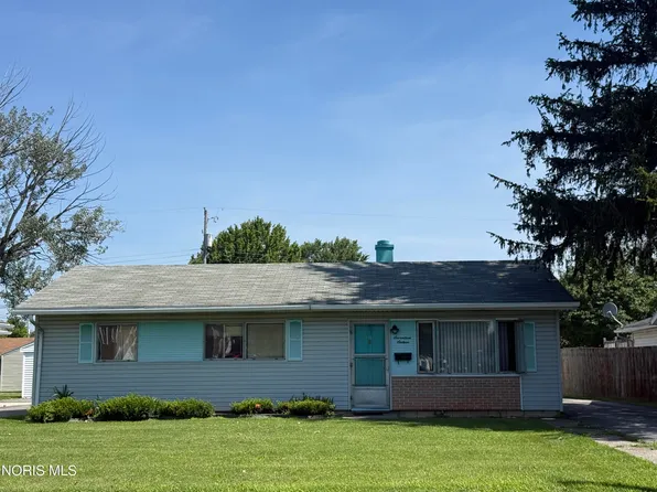 1716 Moore St, Fremont, OH 43420