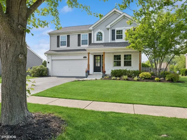 28800 Pilgrims Pass, Lakemoor, IL 60051
