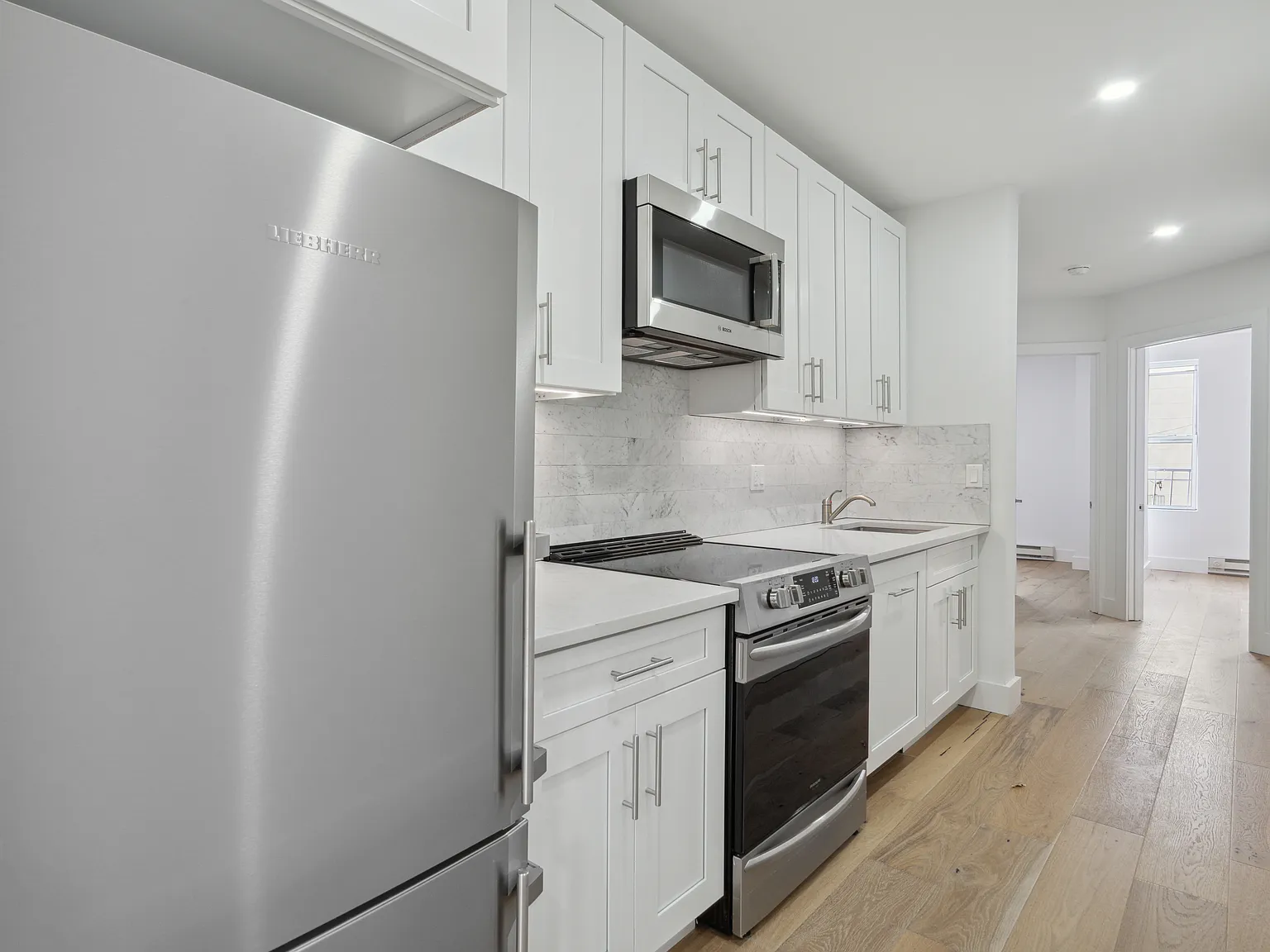 558 Henry Street — Photo 2