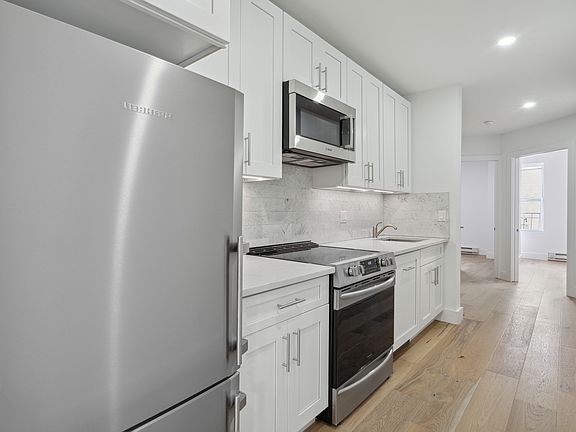 2nd image of 558 Henry St APT 3