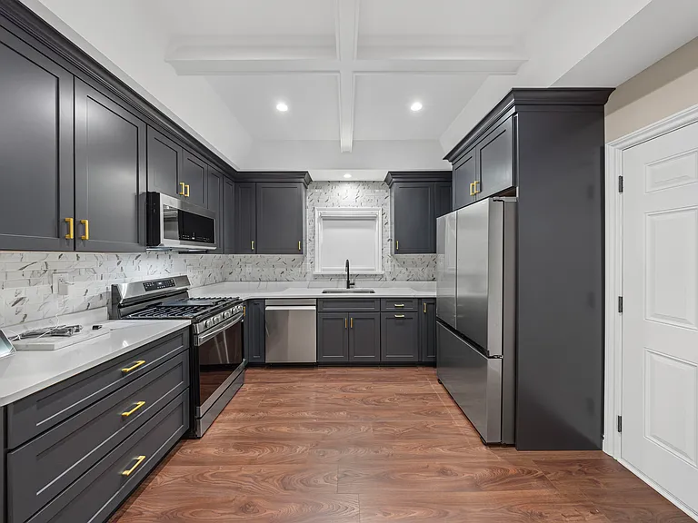 647 E Kirby St #2 — Photo 2