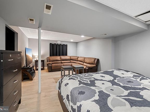 5th image of 550 Greenhill Ct