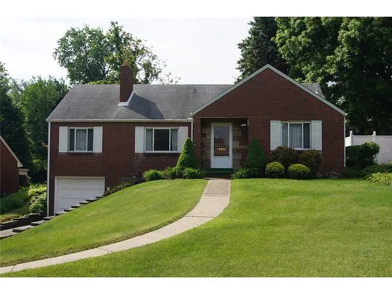 1034 Edgewood Rd photo 1