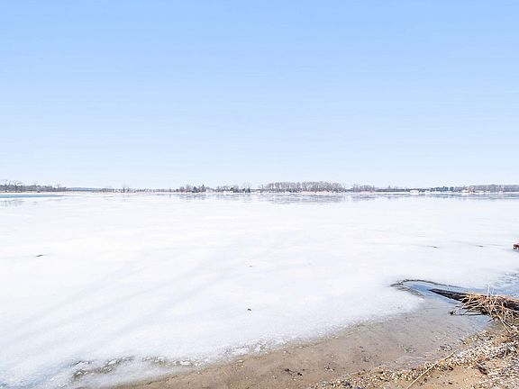 3rd image of 1793 Lakeside Dr