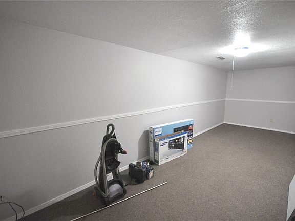 5th image of 439 E Porter Ave