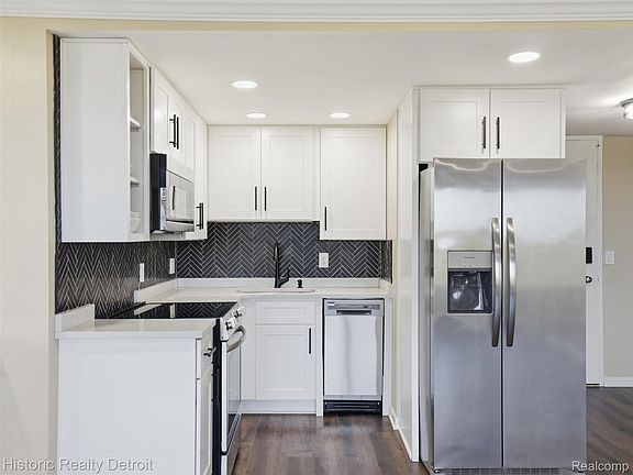 5th image of 1300 E Lafayette St #610-11