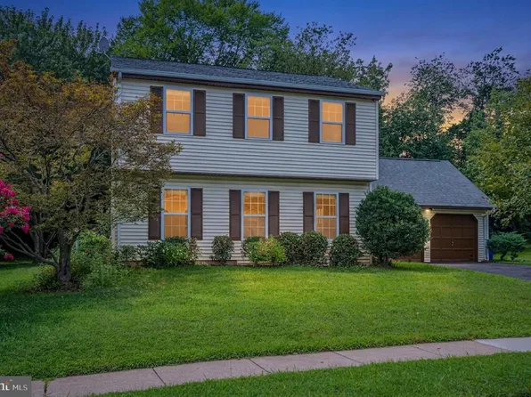 108 Plum Tree Ct, Sterling, VA 20164