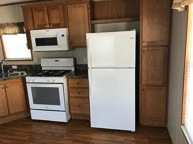 2 bed, 693 sqft, $1,425 — Photo 2