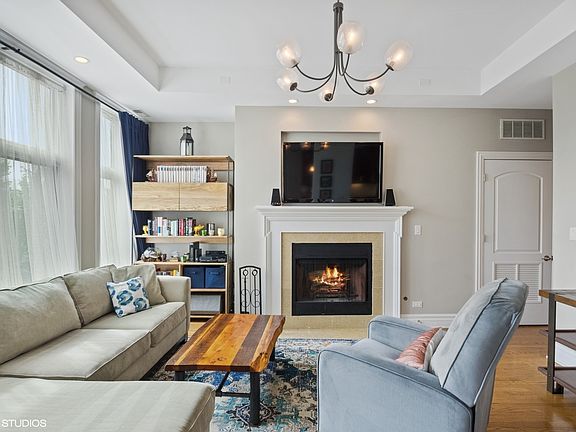 2nd image of 6124 N Broadway Ave #3N