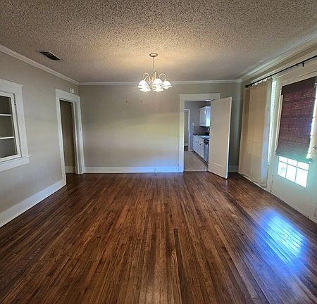 4th image of 200 Henley Perry Dr