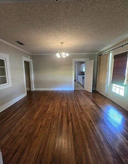200 Henley Perry Dr — Photo 4