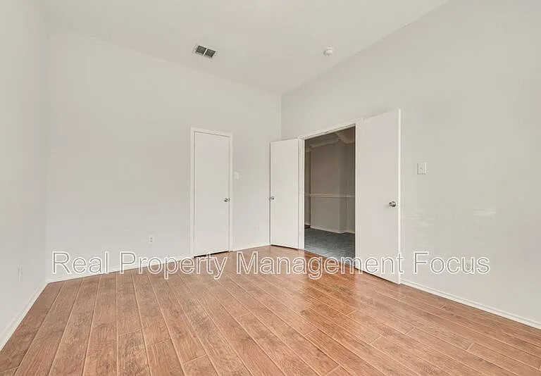 1004 Trickham Dr — Photo 6