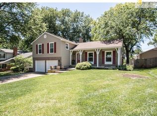 9213 W 90th St, Overland Park, KS 66212