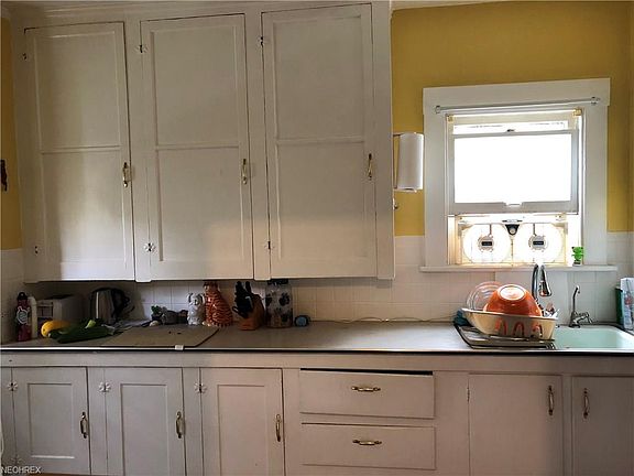 3rd image of 1427 Wyandotte Ave