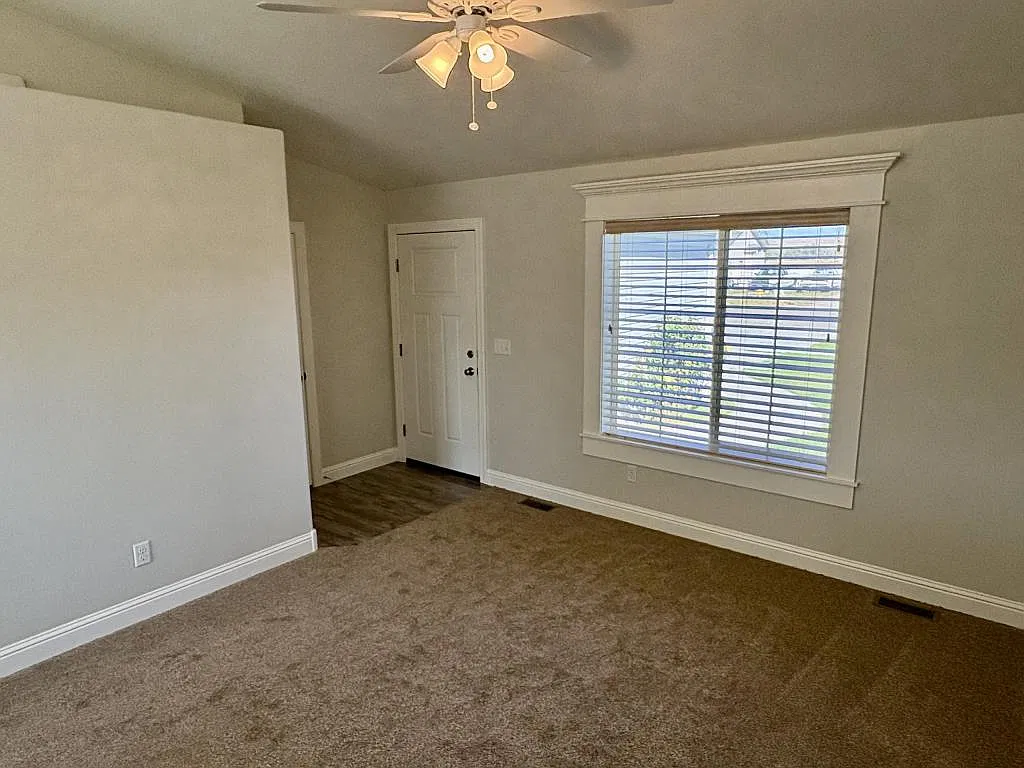 2175 Roy Dr — Photo 3