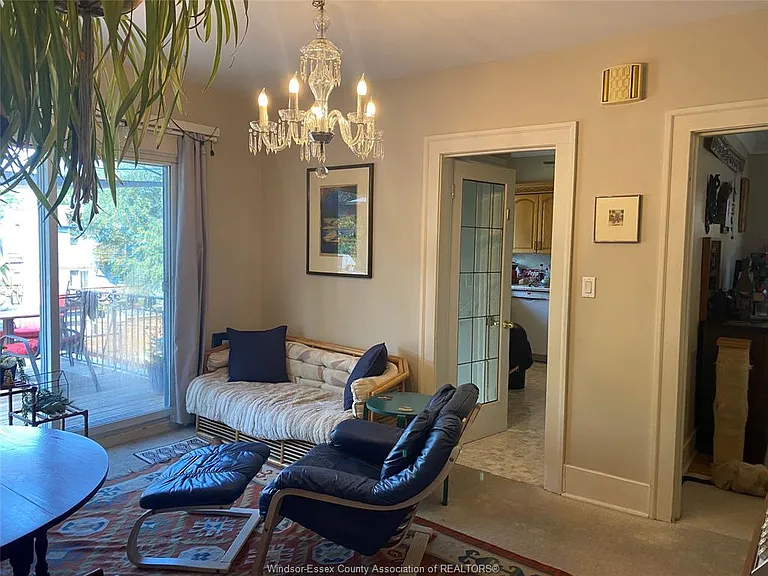 1389 Victoria Ave — Photo 12