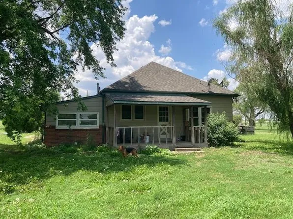 993 E 10th Ave, Wellington, KS 67152