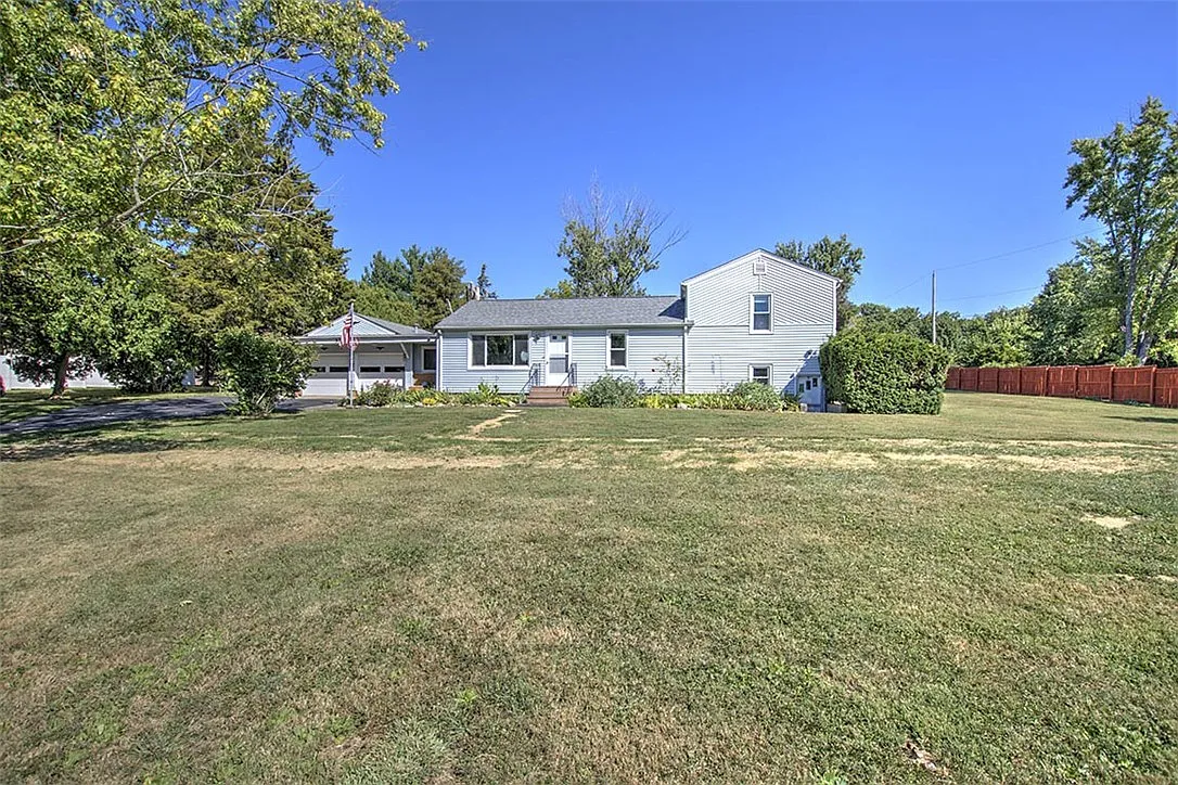 3320 Welles St photo 1
