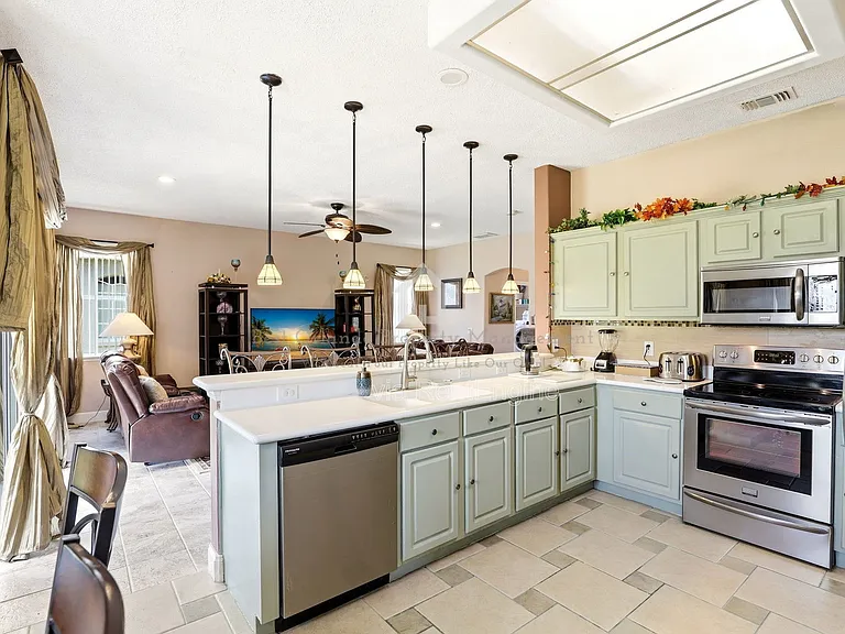 824 Lake Biscayne Way — Photo 17