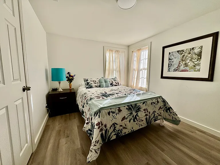 305 Collins Ave — Photo 2