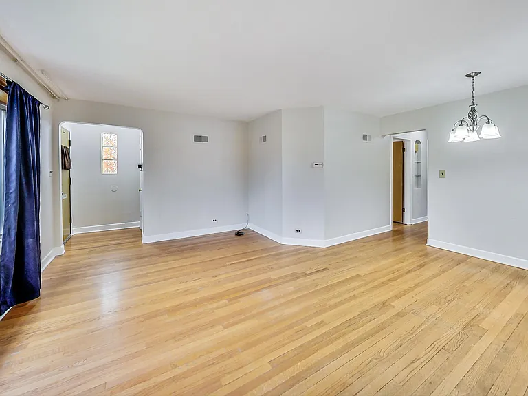 6210 N Harding Ave — Photo 4